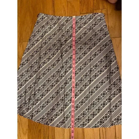White House Black Market women's black patterned knee length lined silk skirt 6 - Picture 9 of 9